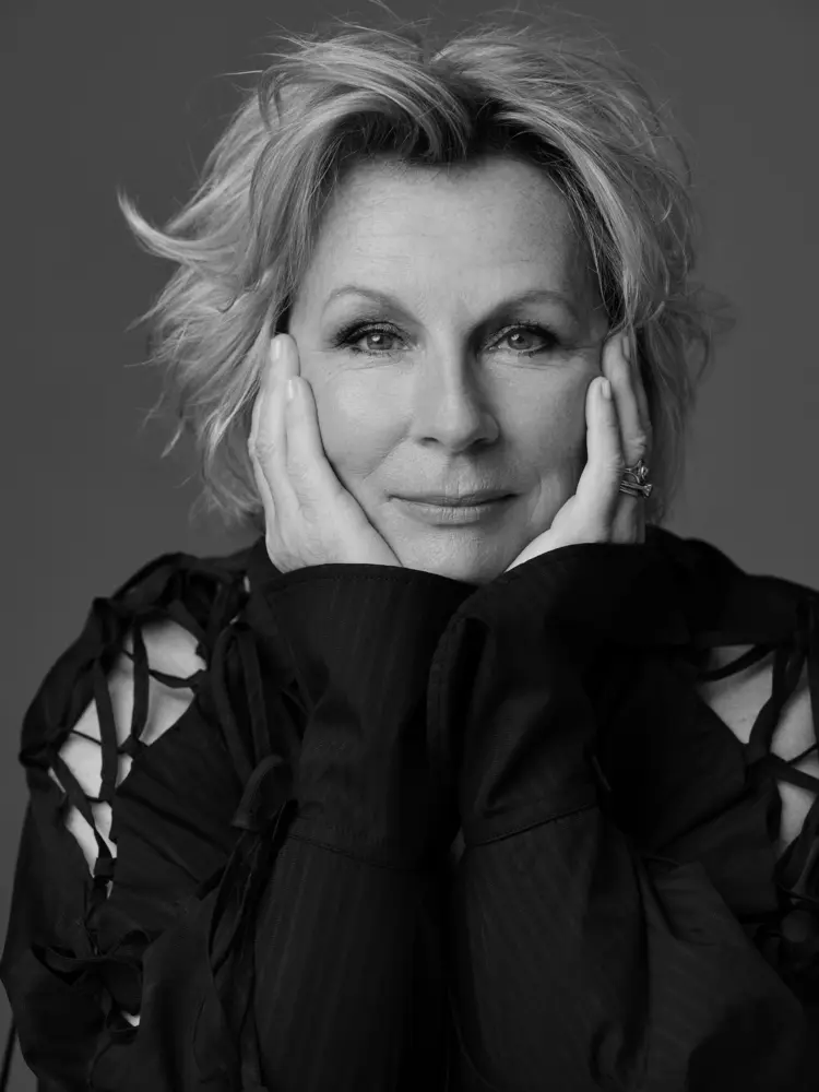 JenniferSaunders_YouMag_1146_v02_BW