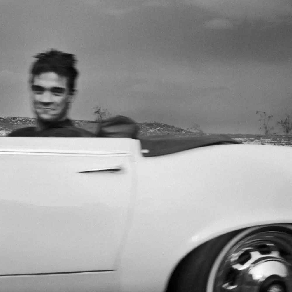Robbie_Williams_2021scan_BW_03_07_straight_grain