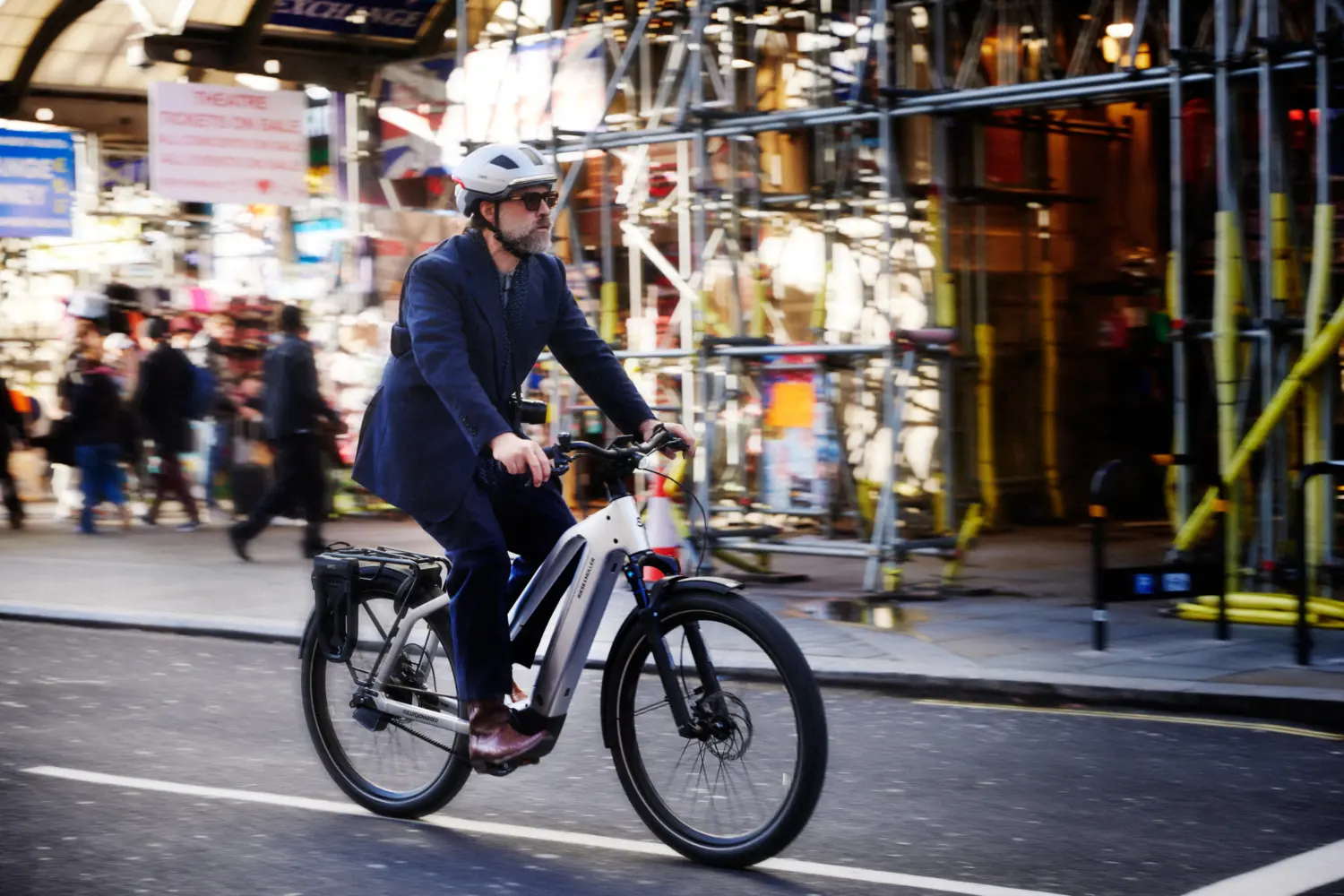 Anderson_Sheppard_Bike_Stills_0068_blur_RT_lowres